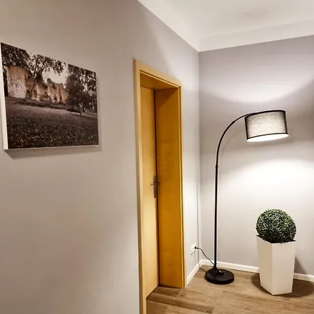 Zur Schlossruine Boldekow